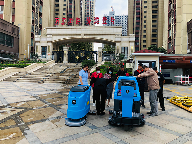  鼎潔盛世洗地機助力小區停車(chē)場(chǎng)，零差評57